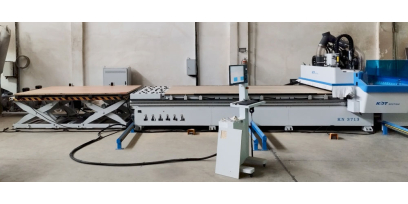 Automatická linka na rezanie dosiek založená na CNC obrábacom centre KN-3713D