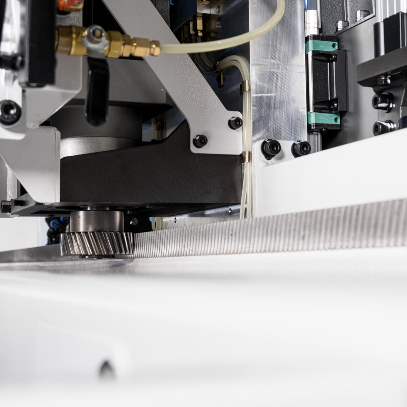 CNC obráběcí centrum KN-2710L