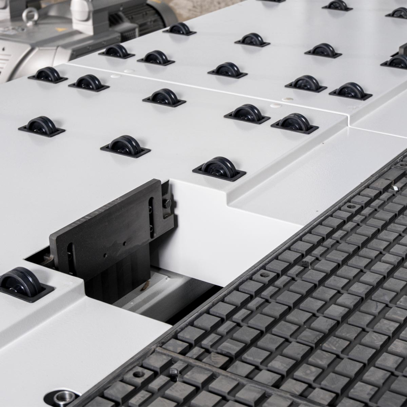 CNC obráběcí centrum KN-2710L