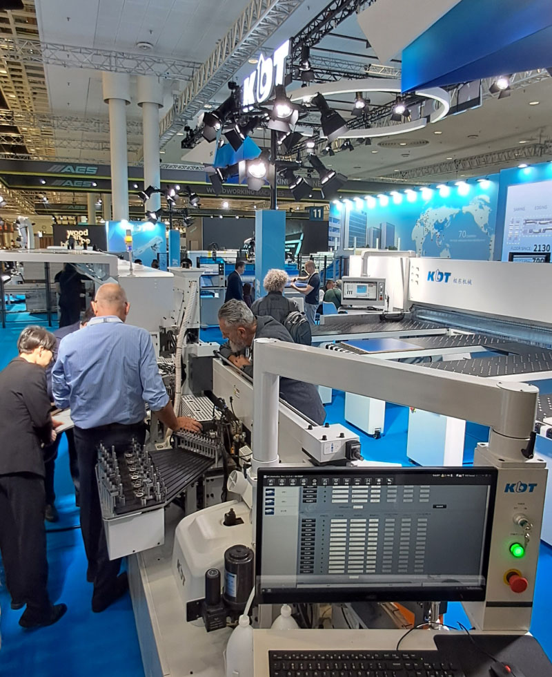 Stánek KDT Machinery na mezinárodním veletrhu dřevoobráběcího zařízení LIGNA 2025
