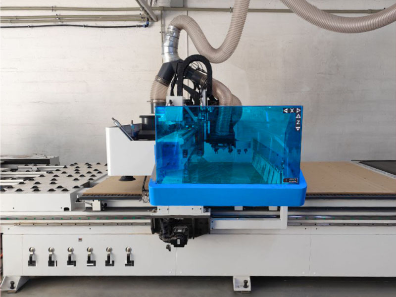 CNC obráběcí centrum KN-3710DE